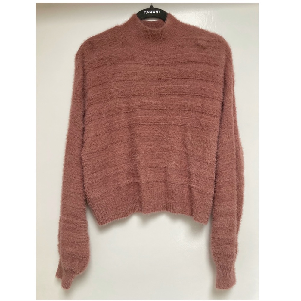 Like New AE Pink Cropped Sweater